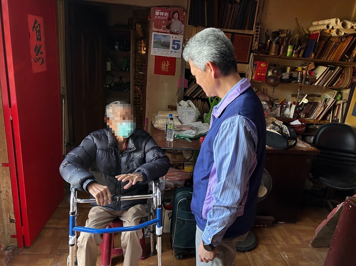 法內有情  彰化分署深入林間工寮關懷八旬病翁