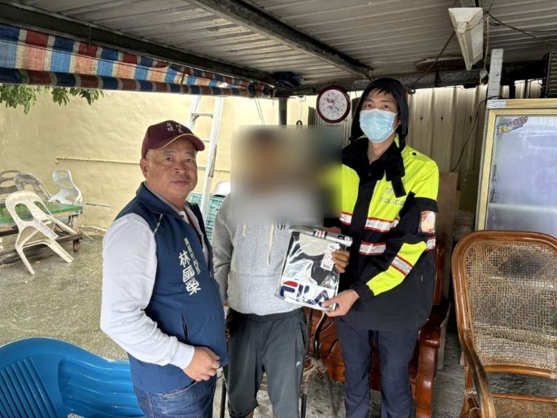 台1線443.4公里處北上車道 　疑疲勞駕駛不慎擦撞中央隔島暨枋寮警訊