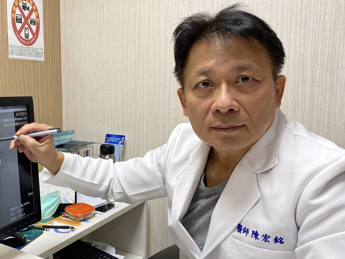 男青春痘捏破異常增生變成「大蜈蚣」 員榮整形妙手以羊膜因子改善蟹足腫